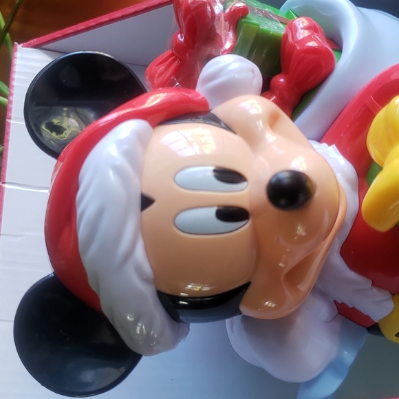 New Disney Mickey Mouse Candy Dispenser Santa Christmas presents - Picture 2 of 14
